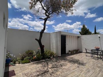 RENTA DE LOFT AMUEBLADO  EN LOMAS DE COMANJILLA SALIDA LEON SILAO