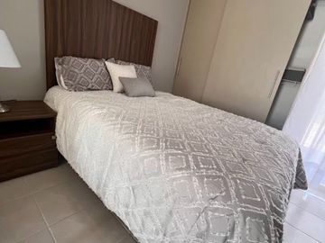 RENTA DE LOFT AMUEBLADO  EN LOMAS DE COMANJILLA SALIDA LEON SILAO