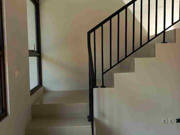 Rumah 2 lantai Banjar Wijaya Tangerang Strategis