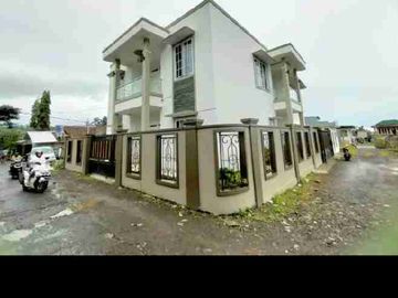 Jual rumah Vila 2 lantai ad kolam renang view gunung gede cipanas
