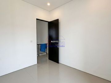 Rumah Hook 2 LT di Luxe Hills Citraland Megah