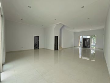 Disewa Rumah PIK Brand New uk300m2 BrandNew 4+1bedrooms at Jakarta Utara