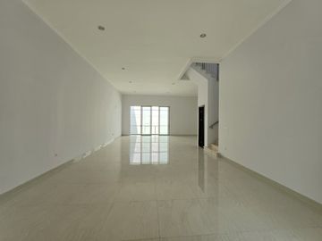 Disewa Rumah PIK Brand New uk300m2 BrandNew 4+1bedrooms at Jakarta Utara
