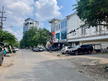 jalan jawa jual gedung ex bridal butik di pusat kota surabaya komersil area