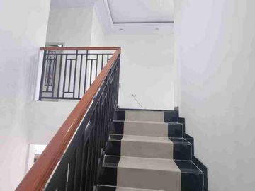 DI JUAL RUMAH 2 LANTAI BISA CAST & BISA KPR