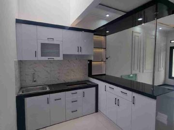 DI JUAL RUMAH 2 LANTAI BISA CAST & BISA KPR
