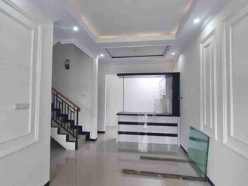 DI JUAL RUMAH 2 LANTAI BISA CAST & BISA KPR