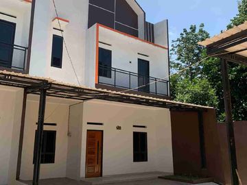 Lokasi pinggir jalan.. ready stock semua..