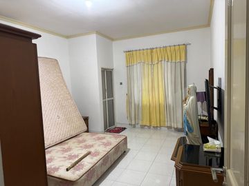 MURAH !! DISEWAKAN RUMAH 2 LANTAI SIAP HUNI FURNISHED