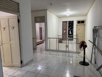 MURAH !! DISEWAKAN RUMAH 2 LANTAI SIAP HUNI FURNISHED