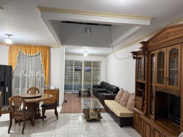 MURAH !! DISEWAKAN RUMAH 2 LANTAI SIAP HUNI FURNISHED