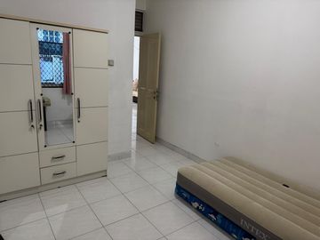 MURAH !! DISEWAKAN RUMAH 2 LANTAI SIAP HUNI FURNISHED