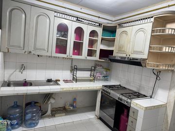 MURAH !! DISEWAKAN RUMAH 2 LANTAI SIAP HUNI FURNISHED