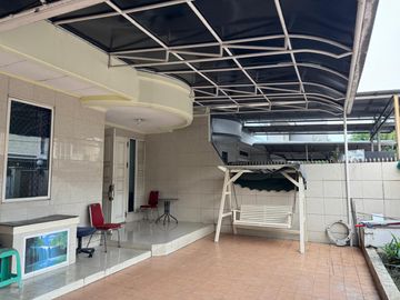 MURAH !! DISEWAKAN RUMAH 2 LANTAI SIAP HUNI FURNISHED