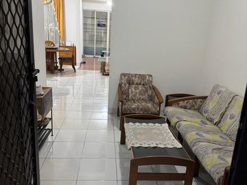 MURAH !! DISEWAKAN RUMAH 2 LANTAI SIAP HUNI FURNISHED