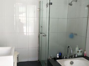 Rumah Pulomas Residence 2 Lantai Siap Huni Akses 2 Mobil