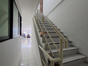 Strategis Sewa Ruko 4,5Lt. Unfurnished di Roxy Cideng Jakarta Pusat Akses ke Pintu Tol, Rumah Sakit, Transjakarta, Tanah Abang, Gambir