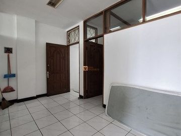 Strategis Sewa Ruko 4,5Lt. Unfurnished di Roxy Cideng Jakarta Pusat Akses ke Pintu Tol, Rumah Sakit, Transjakarta, Tanah Abang, Gambir