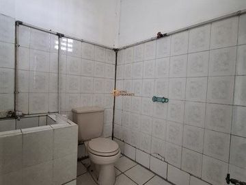Strategis Sewa Ruko 4,5Lt. Unfurnished di Roxy Cideng Jakarta Pusat Akses ke Pintu Tol, Rumah Sakit, Transjakarta, Tanah Abang, Gambir