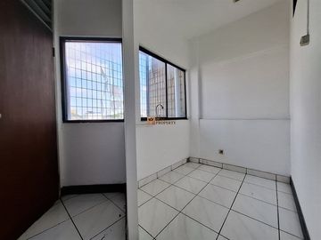 Strategis Sewa Ruko 4,5Lt. Unfurnished di Roxy Cideng Jakarta Pusat Akses ke Pintu Tol, Rumah Sakit, Transjakarta, Tanah Abang, Gambir