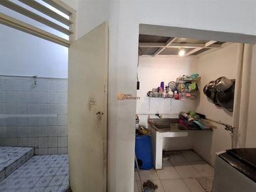 Strategis Sewa Ruko 4,5Lt. Unfurnished di Roxy Cideng Jakarta Pusat Akses ke Pintu Tol, Rumah Sakit, Transjakarta, Tanah Abang, Gambir