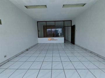 Strategis Sewa Ruko 4,5Lt. Unfurnished di Roxy Cideng Jakarta Pusat Akses ke Pintu Tol, Rumah Sakit, Transjakarta, Tanah Abang, Gambir