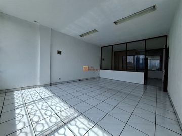 Strategis Sewa Ruko 4,5Lt. Unfurnished di Roxy Cideng Jakarta Pusat Akses ke Pintu Tol, Rumah Sakit, Transjakarta, Tanah Abang, Gambir