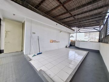 Strategis Sewa Ruko 4,5Lt. Unfurnished di Roxy Cideng Jakarta Pusat Akses ke Pintu Tol, Rumah Sakit, Transjakarta, Tanah Abang, Gambir