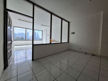 Strategis Sewa Ruko 4,5Lt. Unfurnished di Roxy Cideng Jakarta Pusat Akses ke Pintu Tol, Rumah Sakit, Transjakarta, Tanah Abang, Gambir