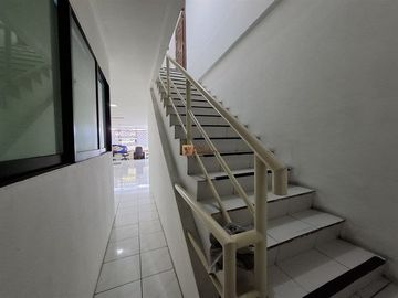 Strategis Sewa Ruko 4,5Lt. Unfurnished di Roxy Cideng Jakarta Pusat Akses ke Pintu Tol, Rumah Sakit, Transjakarta, Tanah Abang, Gambir