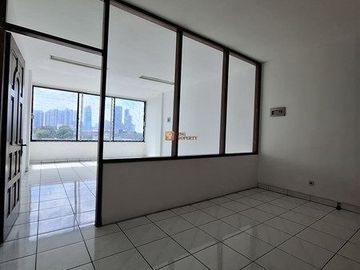 Strategis Sewa Ruko 4,5Lt. Unfurnished di Roxy Cideng Jakarta Pusat Akses ke Pintu Tol, Rumah Sakit, Transjakarta, Tanah Abang, Gambir