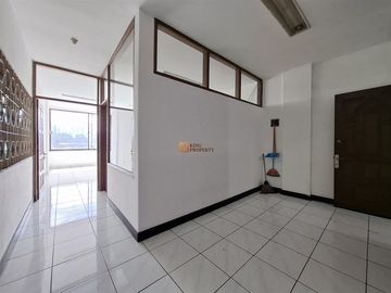 Strategis Sewa Ruko 4,5Lt. Unfurnished di Roxy Cideng Jakarta Pusat Akses ke Pintu Tol, Rumah Sakit, Transjakarta, Tanah Abang, Gambir