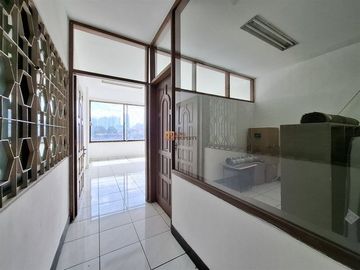 Strategis Sewa Ruko 4,5Lt. Unfurnished di Roxy Cideng Jakarta Pusat Akses ke Pintu Tol, Rumah Sakit, Transjakarta, Tanah Abang, Gambir