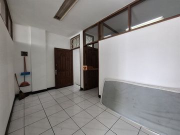 Strategis Sewa Ruko 4,5Lt. Unfurnished di Roxy Cideng Jakarta Pusat Akses ke Pintu Tol, Rumah Sakit, Transjakarta, Tanah Abang, Gambir