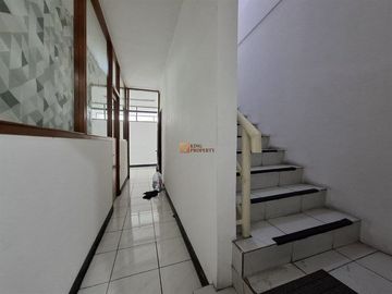 Strategis Sewa Ruko 4,5Lt. Unfurnished di Roxy Cideng Jakarta Pusat Akses ke Pintu Tol, Rumah Sakit, Transjakarta, Tanah Abang, Gambir