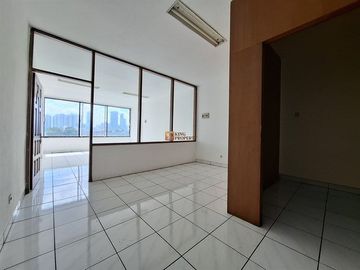 Strategis Sewa Ruko 4,5Lt. Unfurnished di Roxy Cideng Jakarta Pusat Akses ke Pintu Tol, Rumah Sakit, Transjakarta, Tanah Abang, Gambir
