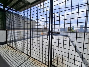 Strategis Sewa Ruko 4,5Lt. Unfurnished di Roxy Cideng Jakarta Pusat Akses ke Pintu Tol, Rumah Sakit, Transjakarta, Tanah Abang, Gambir
