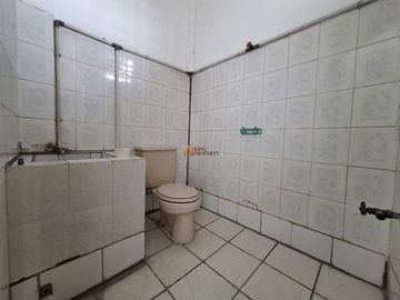 Strategis Sewa Ruko 4,5Lt. Unfurnished di Roxy Cideng Jakarta Pusat Akses ke Pintu Tol, Rumah Sakit, Transjakarta, Tanah Abang, Gambir
