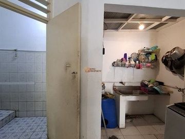 Strategis Sewa Ruko 4,5Lt. Unfurnished di Roxy Cideng Jakarta Pusat Akses ke Pintu Tol, Rumah Sakit, Transjakarta, Tanah Abang, Gambir