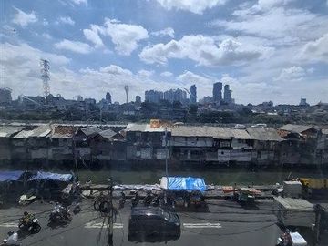 Strategis Sewa Ruko 4,5Lt. Unfurnished di Roxy Cideng Jakarta Pusat Akses ke Pintu Tol, Rumah Sakit, Transjakarta, Tanah Abang, Gambir