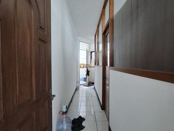 Strategis Sewa Ruko 4,5Lt. Unfurnished di Roxy Cideng Jakarta Pusat Akses ke Pintu Tol, Rumah Sakit, Transjakarta, Tanah Abang, Gambir
