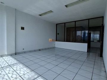 Strategis Sewa Ruko 4,5Lt. Unfurnished di Roxy Cideng Jakarta Pusat Akses ke Pintu Tol, Rumah Sakit, Transjakarta, Tanah Abang, Gambir