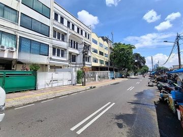 Strategis Sewa Ruko 4,5Lt. Unfurnished di Roxy Cideng Jakarta Pusat Akses ke Pintu Tol, Rumah Sakit, Transjakarta, Tanah Abang, Gambir