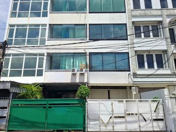 Strategis Sewa Ruko 4,5Lt. Unfurnished di Roxy Cideng Jakarta Pusat Akses ke Pintu Tol, Rumah Sakit, Transjakarta, Tanah Abang, Gambir