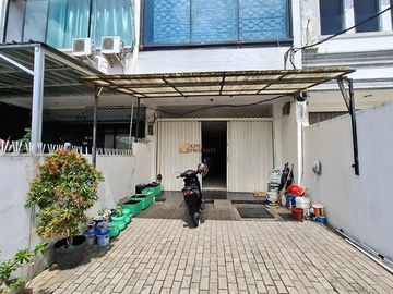Strategis Sewa Ruko 4,5Lt. Unfurnished di Roxy Cideng Jakarta Pusat Akses ke Pintu Tol, Rumah Sakit, Transjakarta, Tanah Abang, Gambir