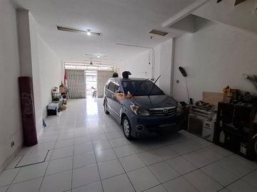 Strategis Sewa Ruko 4,5Lt. Unfurnished di Roxy Cideng Jakarta Pusat Akses ke Pintu Tol, Rumah Sakit, Transjakarta, Tanah Abang, Gambir