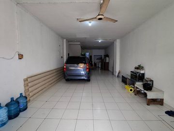 Strategis Sewa Ruko 4,5Lt. Unfurnished di Roxy Cideng Jakarta Pusat Akses ke Pintu Tol, Rumah Sakit, Transjakarta, Tanah Abang, Gambir
