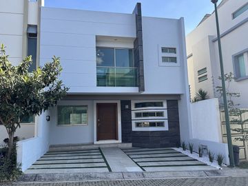Espectacular casa en Venta, Los Almendros Residencia