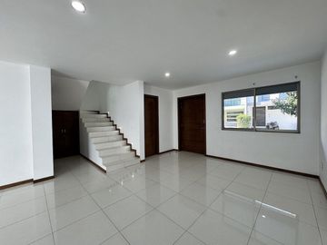 Espectacular casa en Venta, Los Almendros Residencia