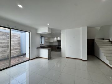 Espectacular casa en Venta, Los Almendros Residencia